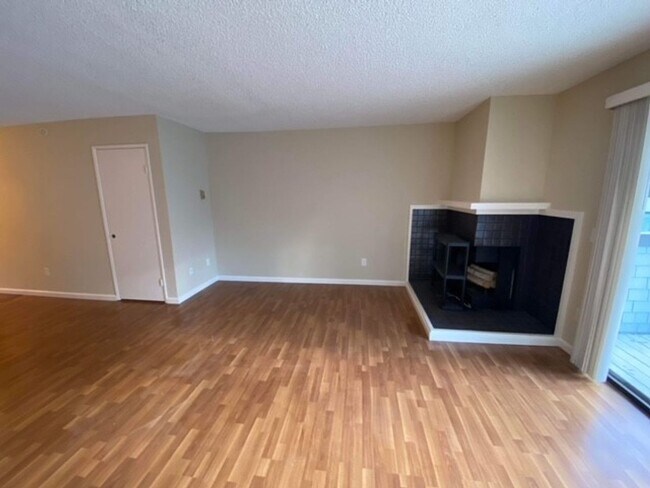 412 Barnegat Ln Redwood City, CA 94065 photo 4