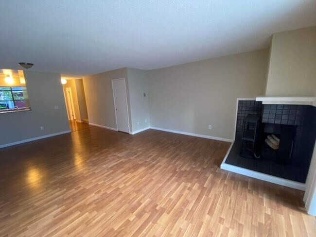 412 Barnegat Ln Redwood City, CA 94065 photo 3