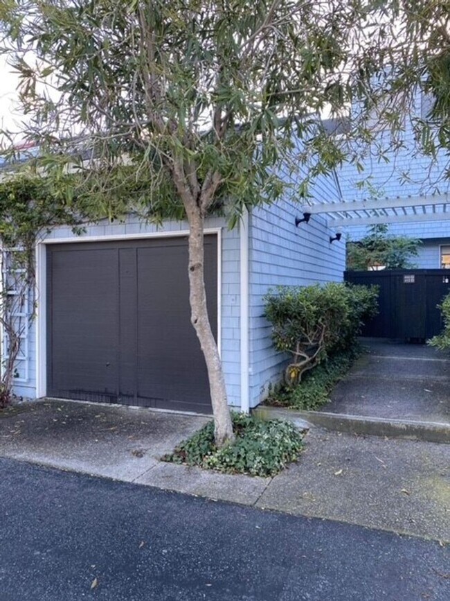 412 Barnegat Ln Redwood City, CA 94065 photo 2