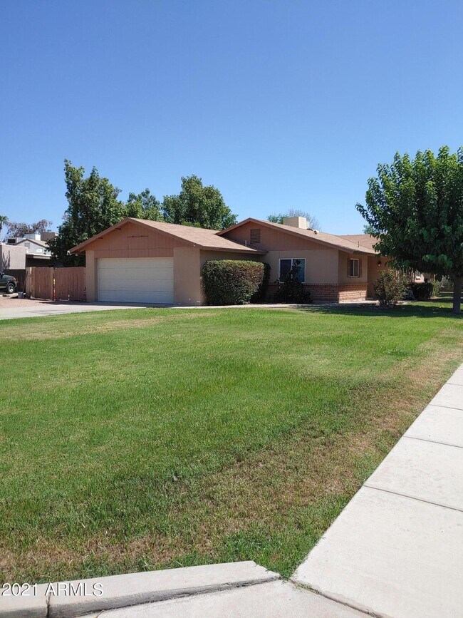 305 S Monterey St photo 2