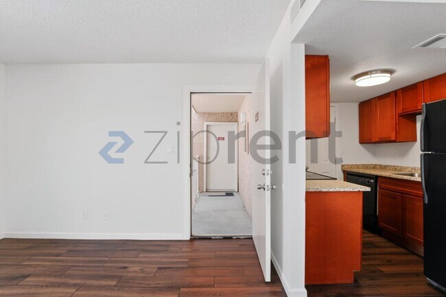 Unit 602 photo 4