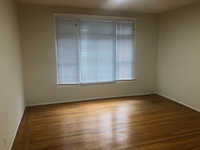 1040 Steiner St San Francisco, CA 94115 photo 3