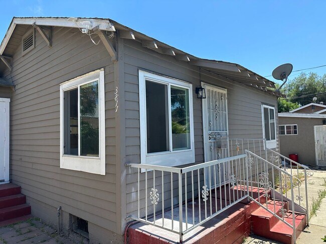 3811 Birch St San Diego, CA 92113