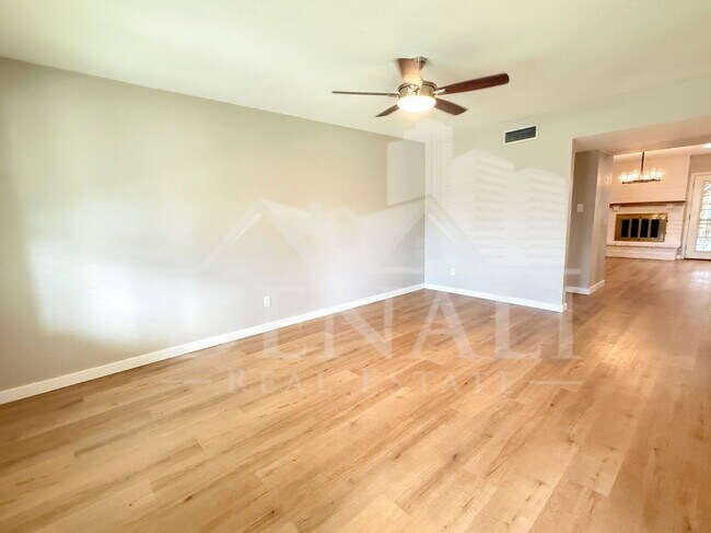 8314 E Keim Dr Scottsdale, AZ 85250 photo 2