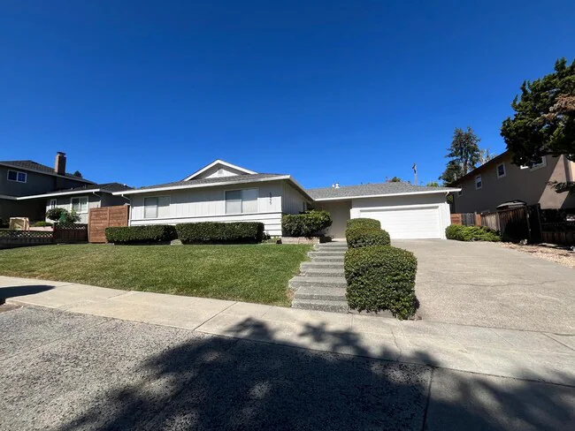 5495 Taft Dr San Jose, CA 95124 photo 2