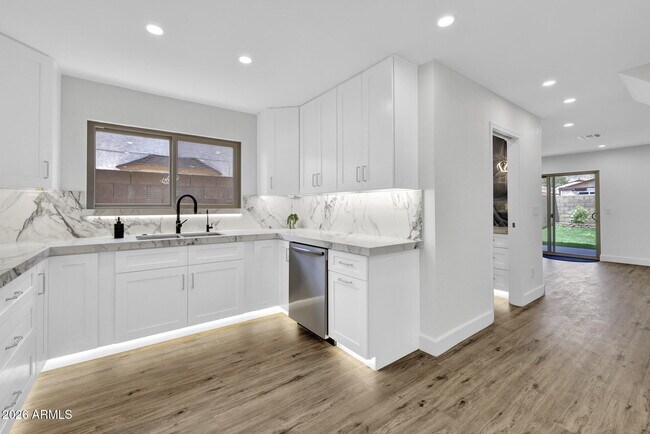 4760 W Wahalla Ln Glendale, AZ 85308 photo 5