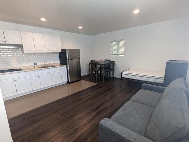 993 Rosecrans St San Diego, CA 92106 photo 4