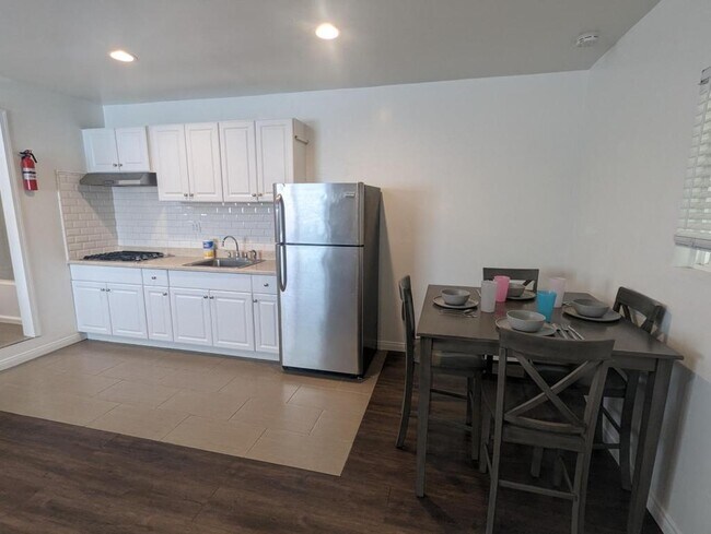 993 Rosecrans St San Diego, CA 92106 photo 3