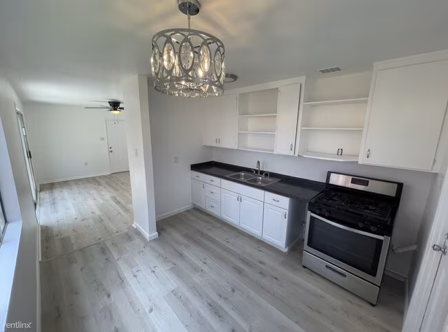 4331 Clairemont Dr San Diego, CA 92117