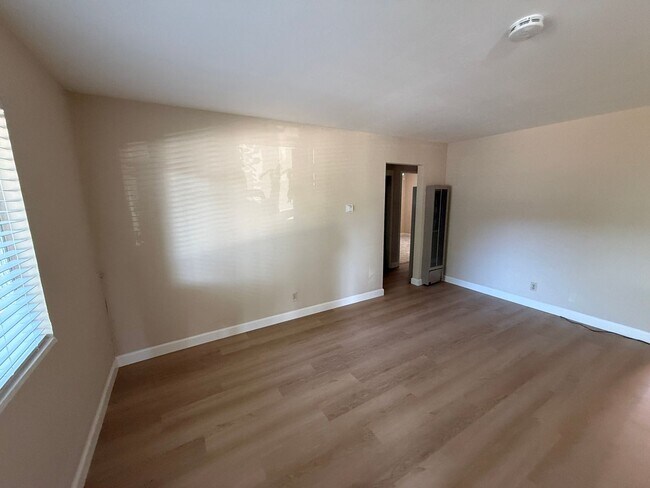 611 Fairview Dr Gilroy, CA 95020 photo 3