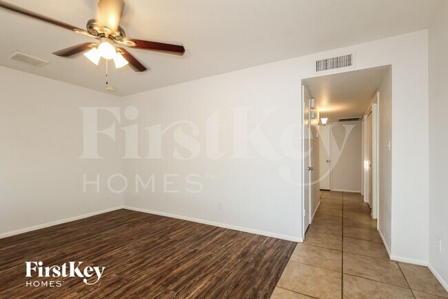 1708 W Behrend Dr Phoenix, AZ 85027 photo 4