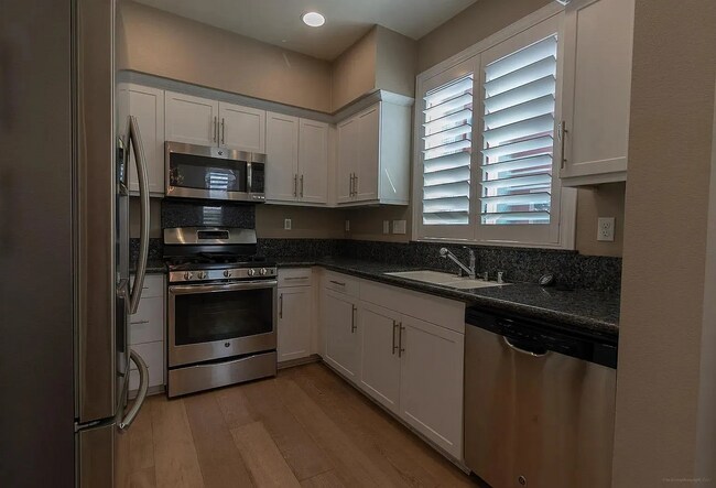 225 Royal Glen Escondido, CA 92025 photo 3