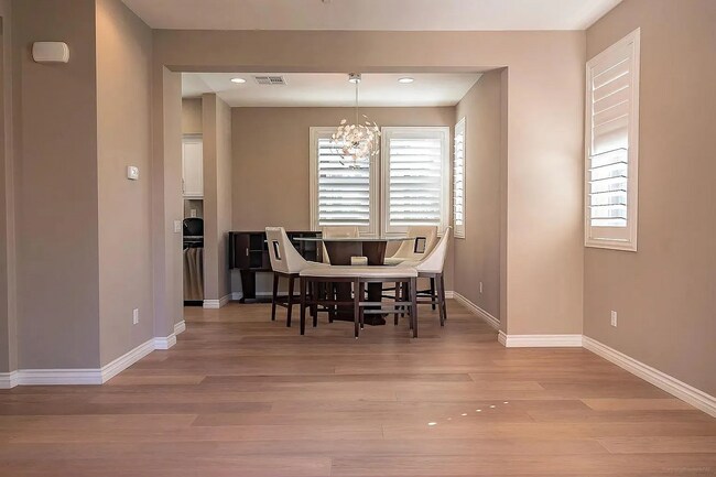 225 Royal Glen Escondido, CA 92025 photo 4