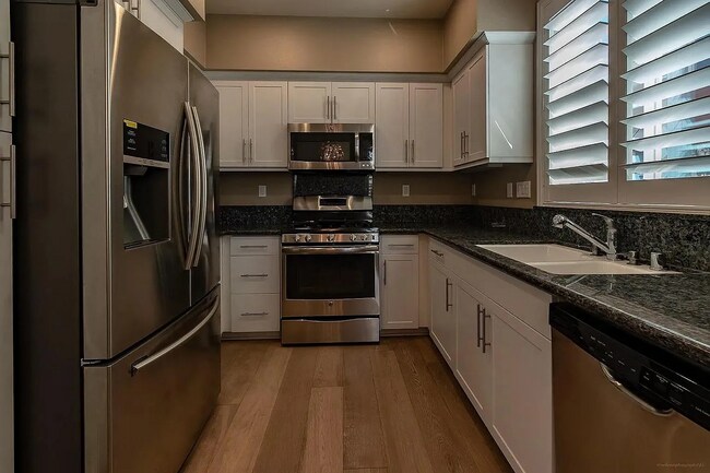225 Royal Glen Escondido, CA 92025 photo 2