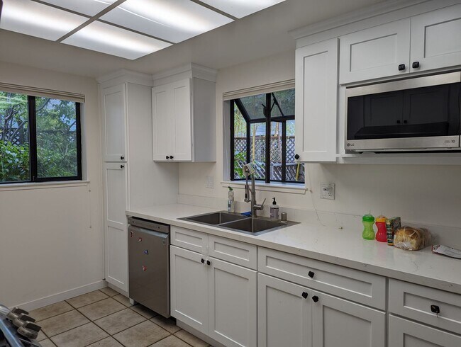 1 Berkeley Ct Santa Cruz, CA 95062 photo 5