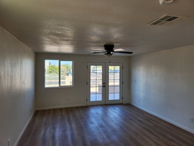 707 E Roma Ave Phoenix, AZ 85014 photo 3