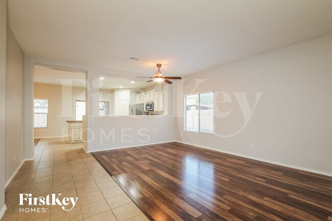 14210 W Mauna Loa Ln Surprise, AZ 85379 photo 3
