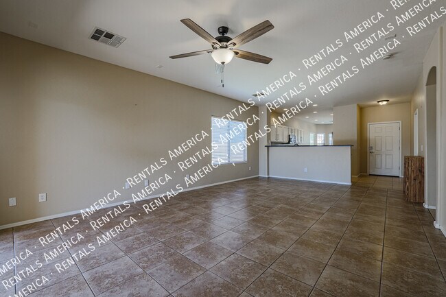 201 W Kona Dr Casa Grande, AZ 85122 photo 3