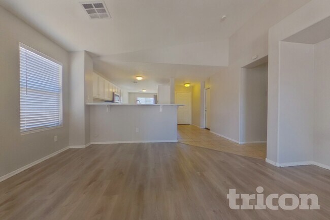 2215 S 83rd Ln Tolleson, AZ 85353 photo 2