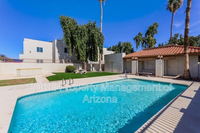 8842 North 8th St Phoenix, AZ 85020 photo 3