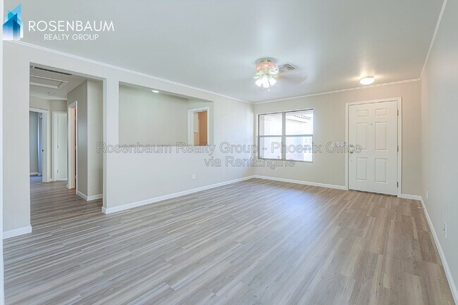 537 W Kingman Dr photo 5