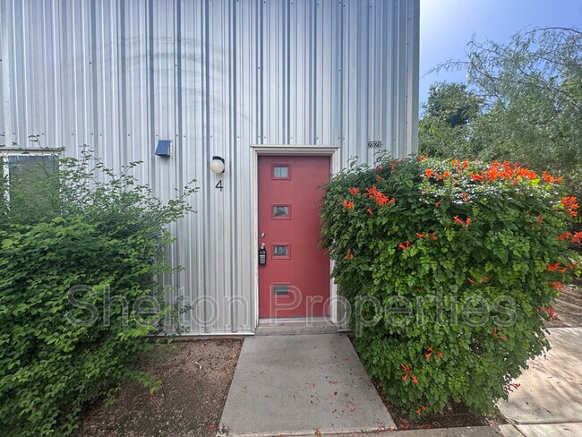 2121 W Hayward Ave Phoenix, AZ 85021