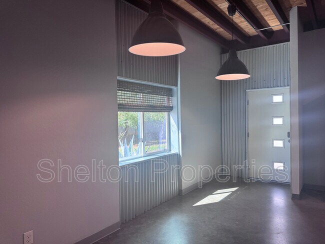 2121 W Hayward Ave Phoenix, AZ 85021 photo 3