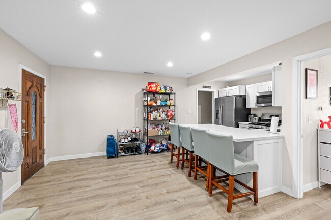 5039 Art St San Diego, CA 92115 photo 3