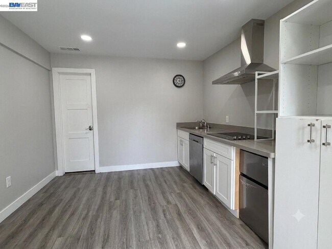 40143 Spady St photo 2
