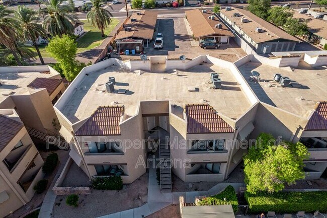 2228 N 52nd St Phoenix, AZ 85008 photo 2