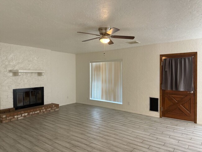 6117 W Monte Cristo Ave Glendale, AZ 85306 photo 4