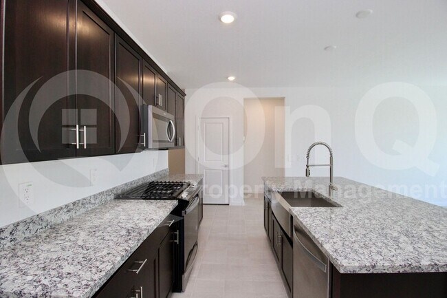 16017 W Hackamore Dr Sun City West, AZ 85387 photo 3