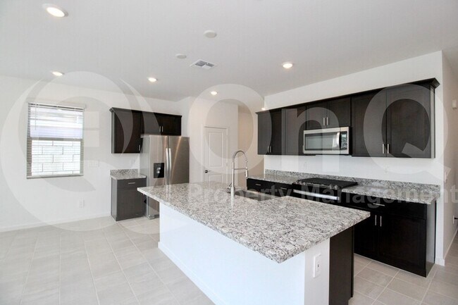 16017 W Hackamore Dr Sun City West, AZ 85387 photo 4