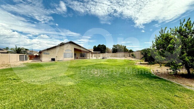 6445 W Taro Ln Glendale, AZ 85308 photo 3