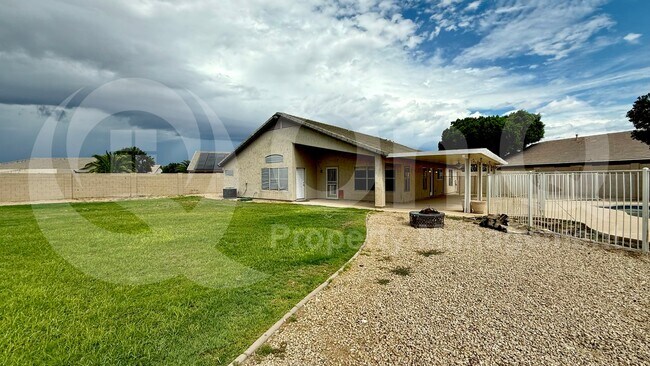 6445 W Taro Ln Glendale, AZ 85308 photo 2