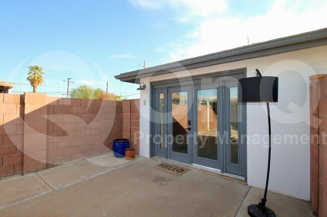 2139 W Clarendon Ave Phoenix, AZ 85015 photo 2