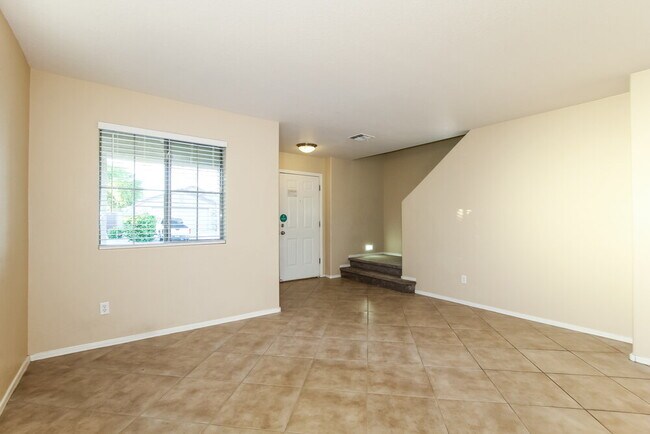 17423 W Watson Ln Surprise, AZ 85388 photo 4