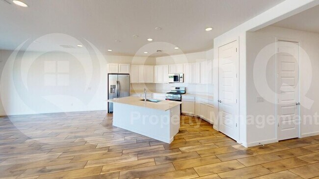 1616 W Paseo Way Phoenix, AZ 85041 photo 4