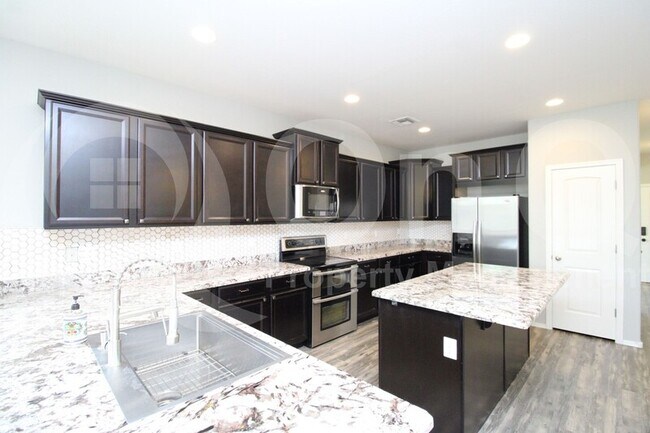 2315 W Desert Ln Phoenix, AZ 85041 photo 5