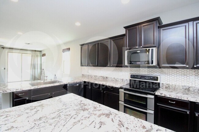 2315 W Desert Ln Phoenix, AZ 85041 photo 4