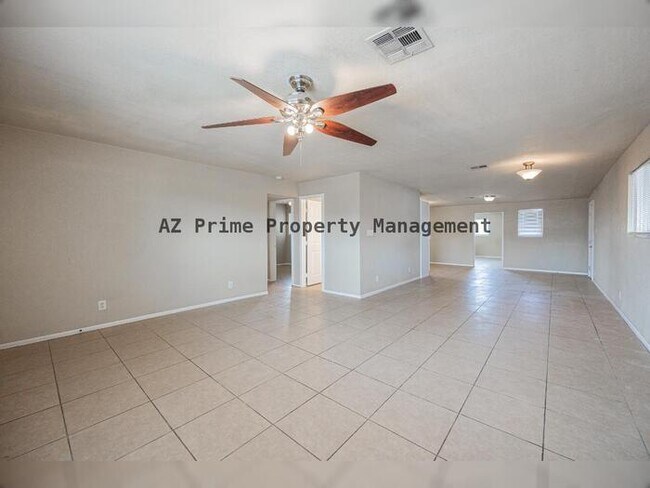 2062 E Nancy Ln Phoenix, AZ 85042 photo 4