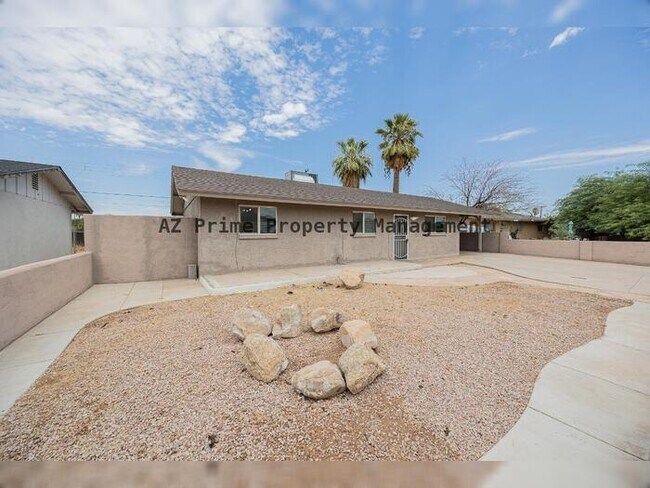 2062 E Nancy Ln Phoenix, AZ 85042 photo 3