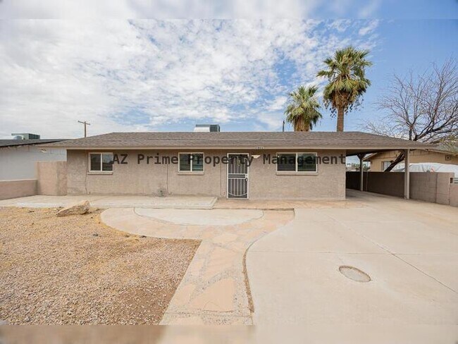 2062 E Nancy Ln Phoenix, AZ 85042 photo 2