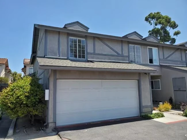 2825 Unicornio St Carlsbad, CA 92009 photo 2