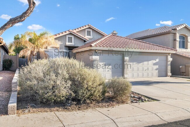 1020 E Amberwood Dr Phoenix, AZ 85048 photo 2