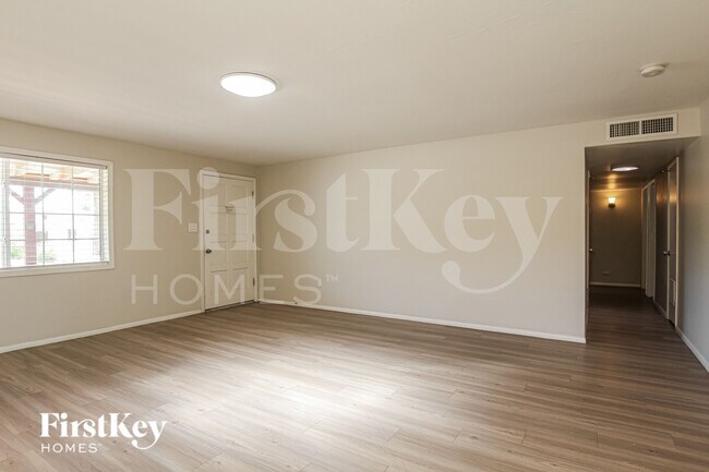 13249 N 14th Dr Phoenix, AZ 85029 photo 2