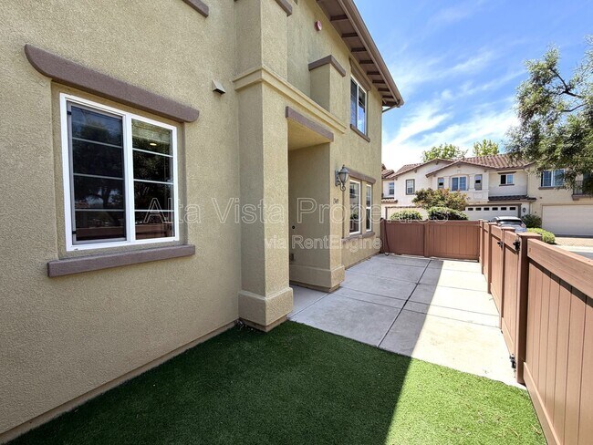 1349 Isabella Way Vista, CA 92084 photo 2