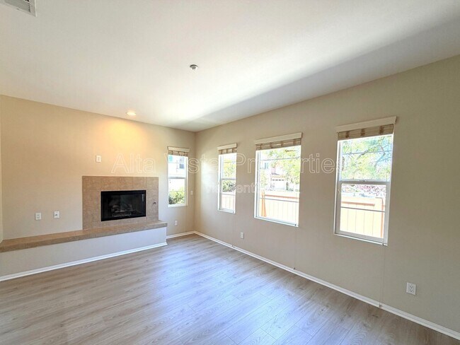 1349 Isabella Way Vista, CA 92084 photo 4