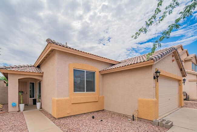 15305 W Banff Ln Surprise, AZ 85379 photo 3