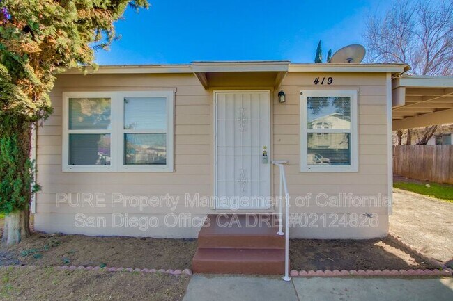 419 W 10th Ave Escondido, CA 92025 photo 2